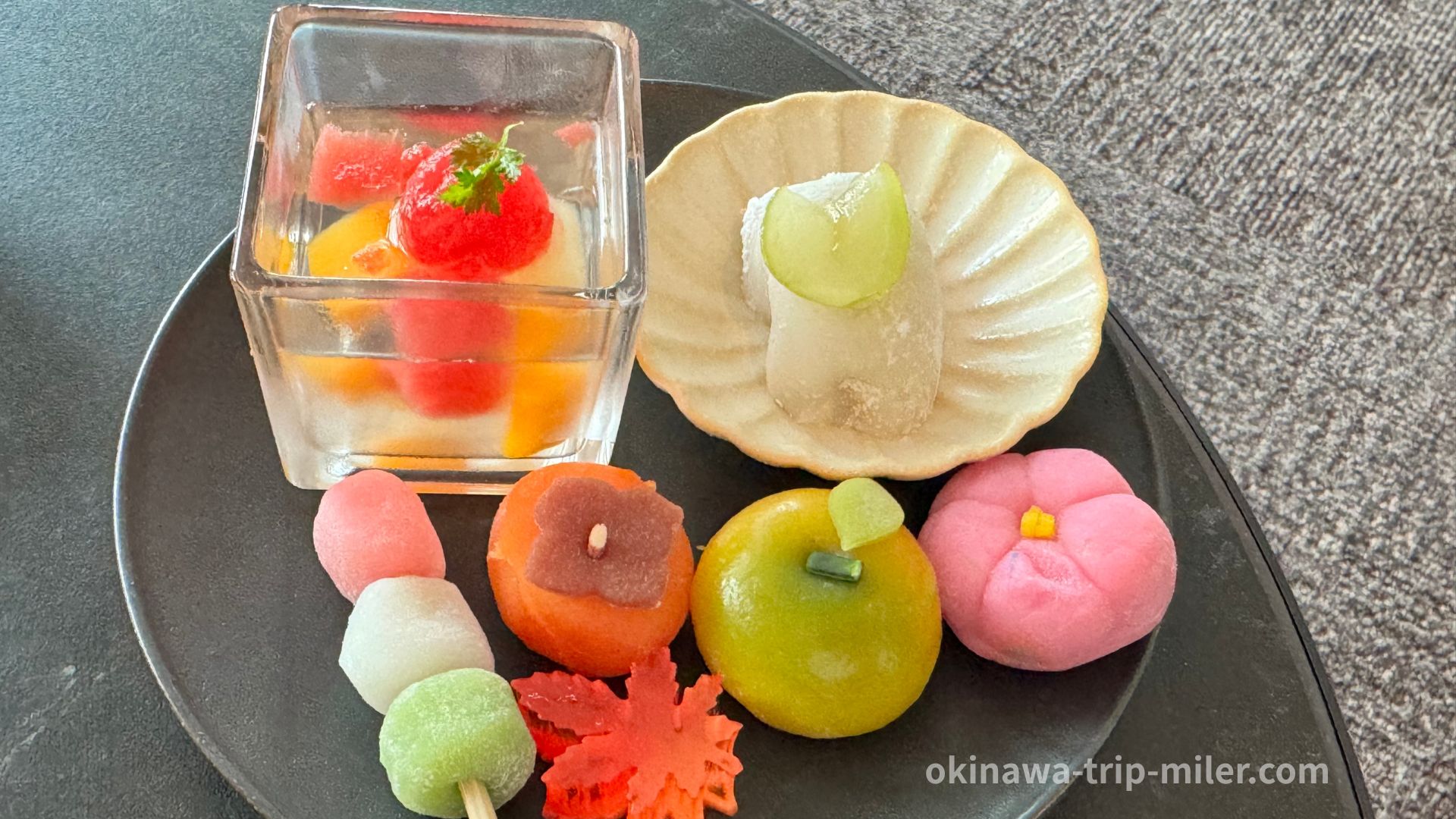 羽田空港センチュリオンラウンジで提供される和菓子の盛り付け